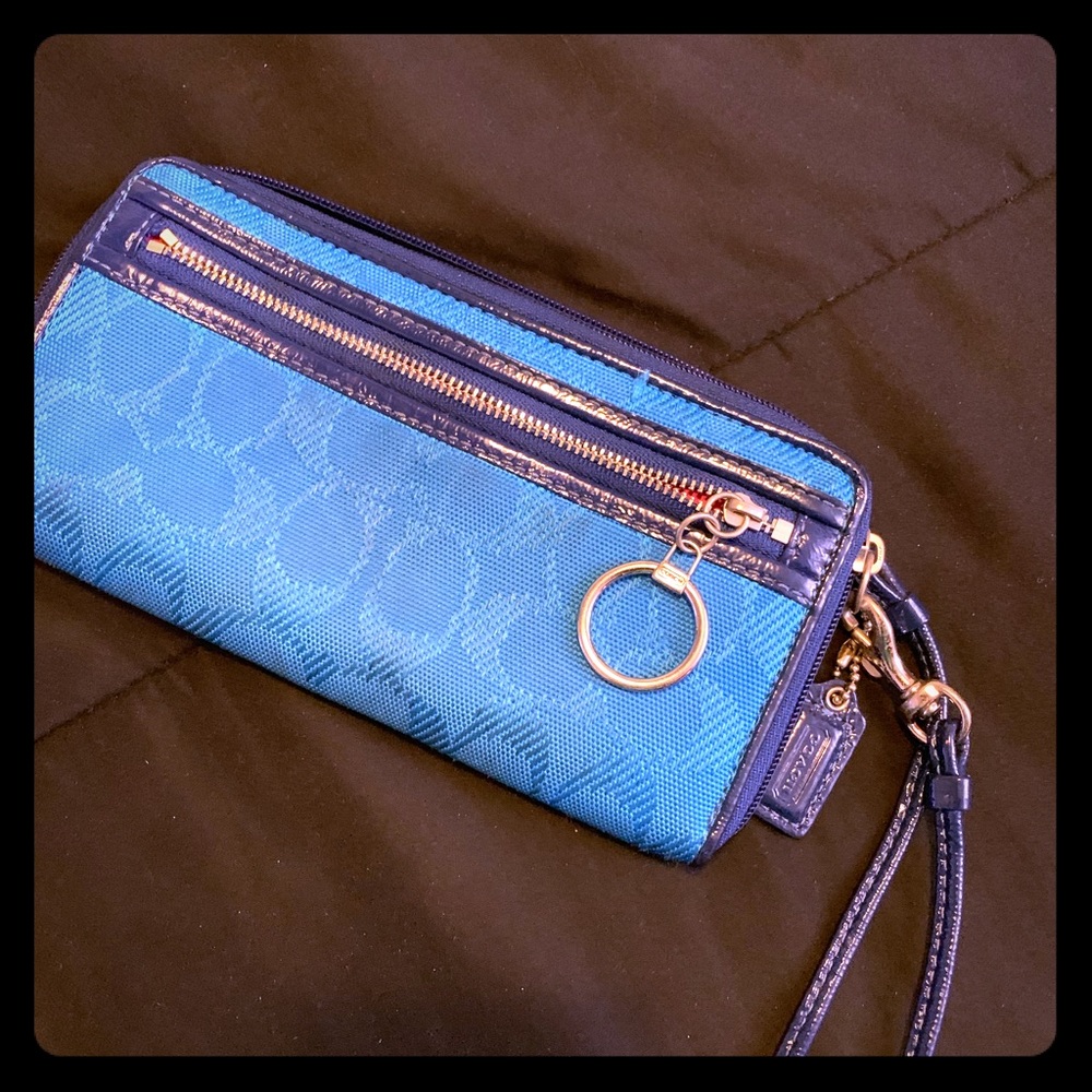 Wristlet wallet